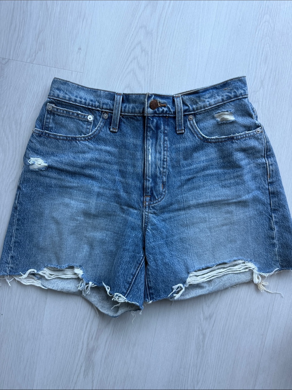 Madewell Relaxed Mid Length Denim Shorts in Size 28